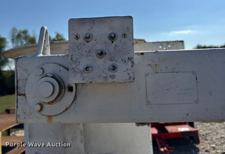 image for item EF2253 Bucket truck boom lift