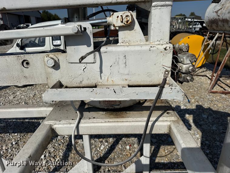 image for item EF2253 Bucket truck boom lift