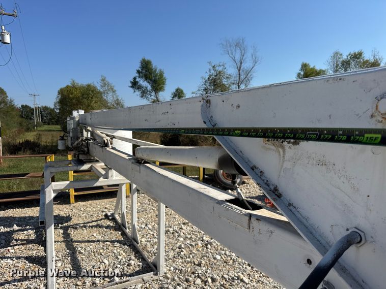 image for item EF2253 Bucket truck boom lift