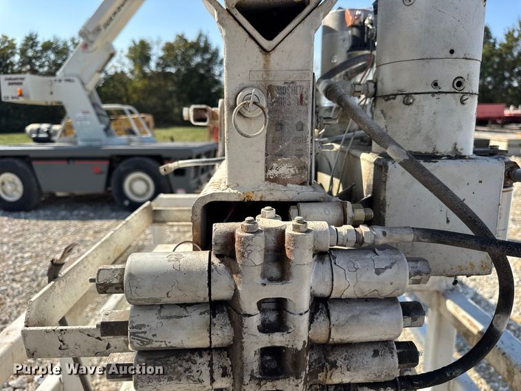 image for item EF2253 Bucket truck boom lift