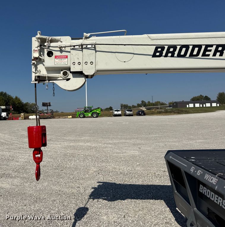 image for item EF2254 Broderson IC-80-3F crane
