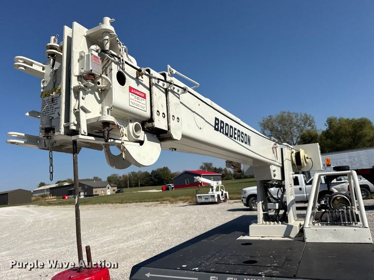 image for item EF2254 Broderson IC-80-3F crane