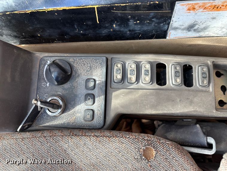 image for item EF6097 1997 Caterpillar 325B L excavator