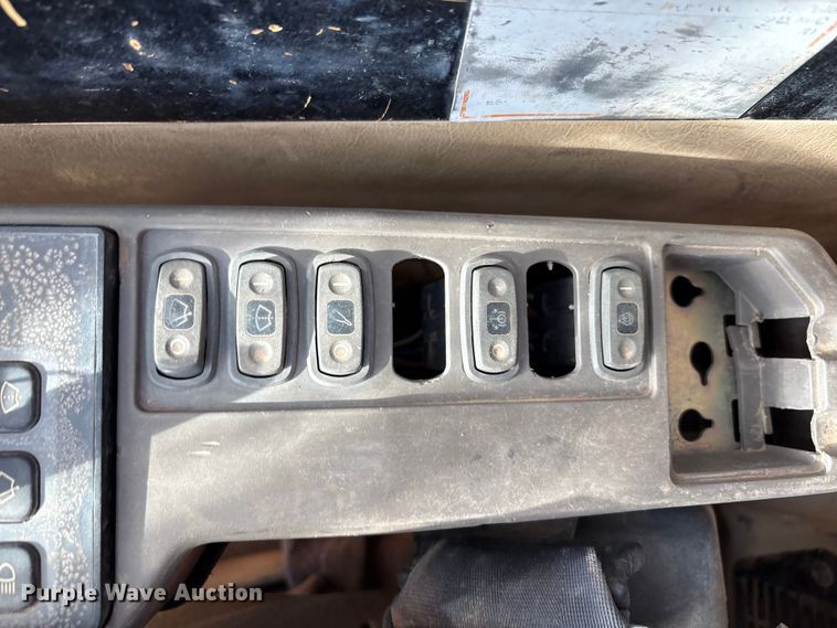 image for item EF6097 1997 Caterpillar 325B L excavator