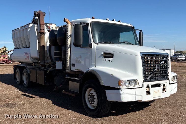 image for item EF6099 2003 Volvo VHD hydrovac truck