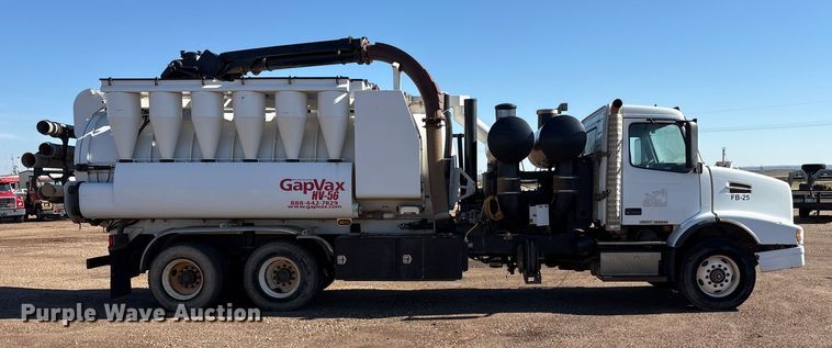 image for item EF6099 2003 Volvo VHD hydrovac truck