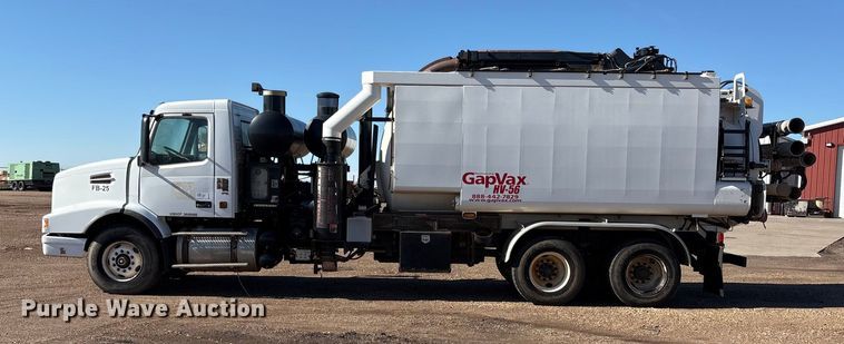 image for item EF6099 2003 Volvo VHD hydrovac truck