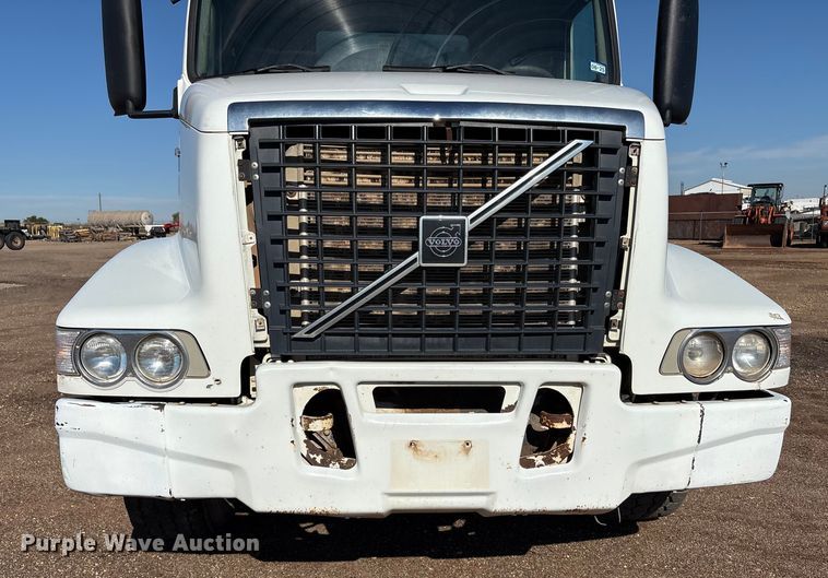 image for item EF6099 2003 Volvo VHD hydrovac truck