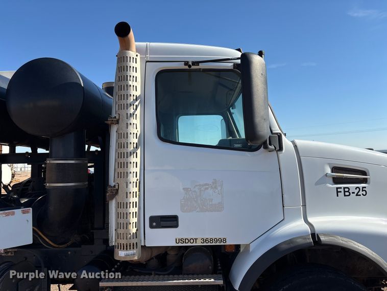 image for item EF6099 2003 Volvo VHD hydrovac truck