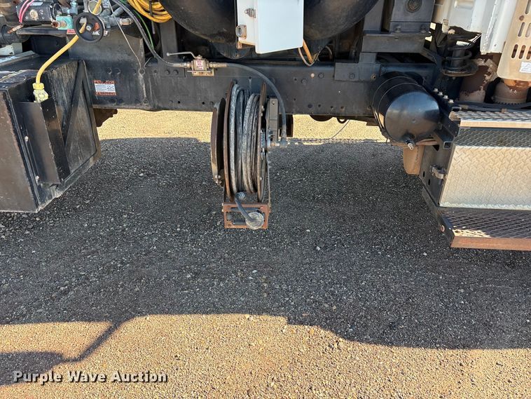 image for item EF6099 2003 Volvo VHD hydrovac truck