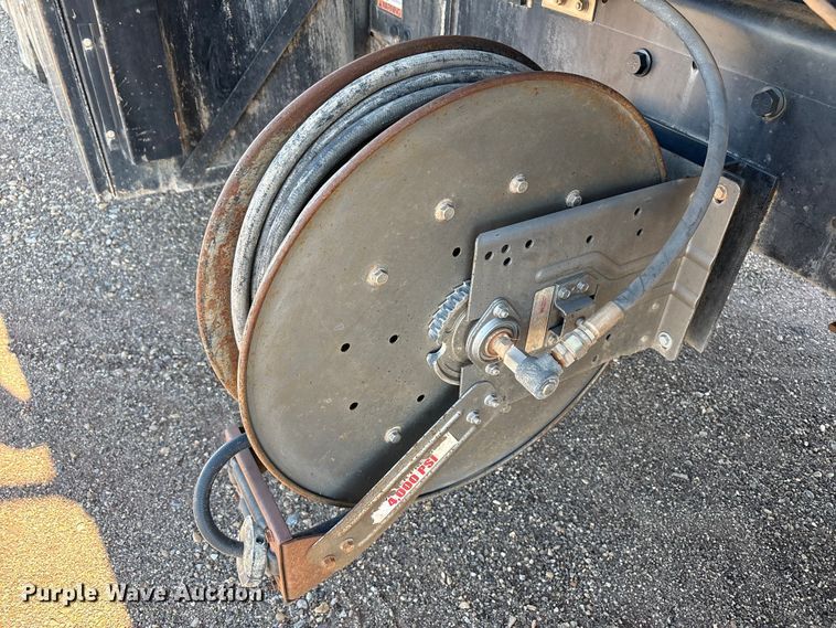 image for item EF6099 2003 Volvo VHD hydrovac truck