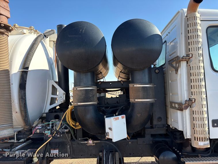 image for item EF6099 2003 Volvo VHD hydrovac truck