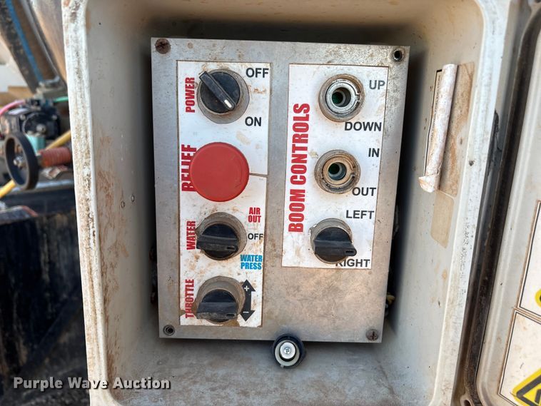 image for item EF6099 2003 Volvo VHD hydrovac truck