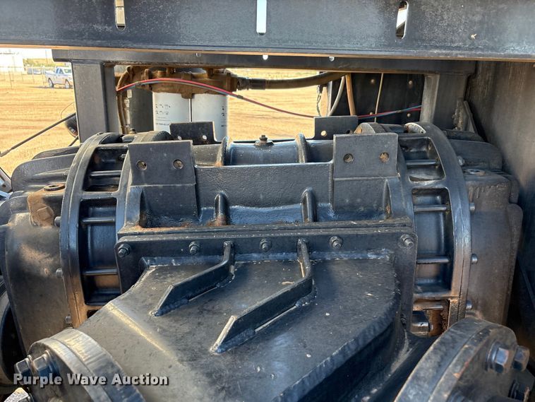 image for item EF6099 2003 Volvo VHD hydrovac truck