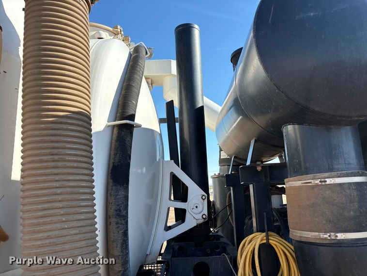 image for item EF6099 2003 Volvo VHD hydrovac truck