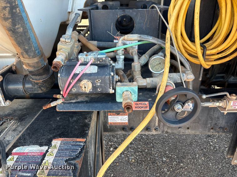 image for item EF6099 2003 Volvo VHD hydrovac truck