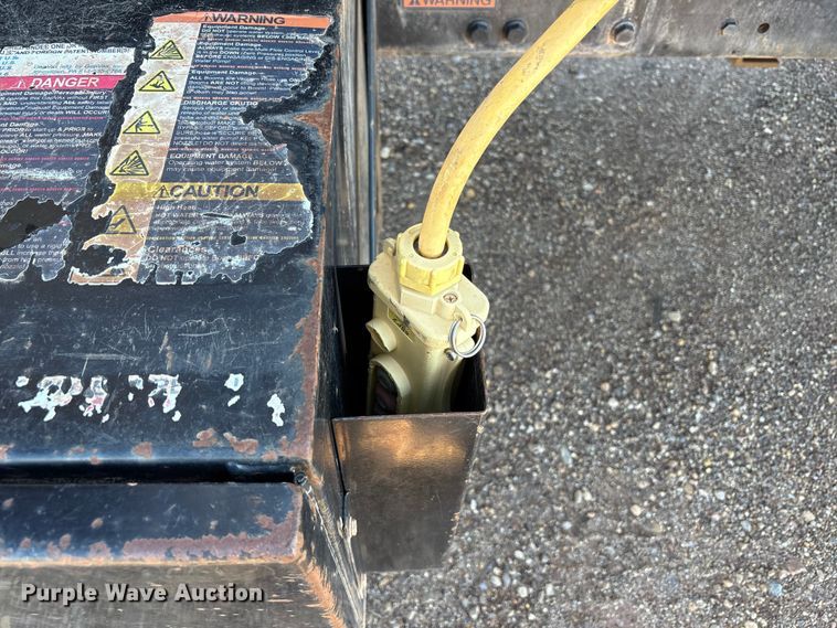 image for item EF6099 2003 Volvo VHD hydrovac truck