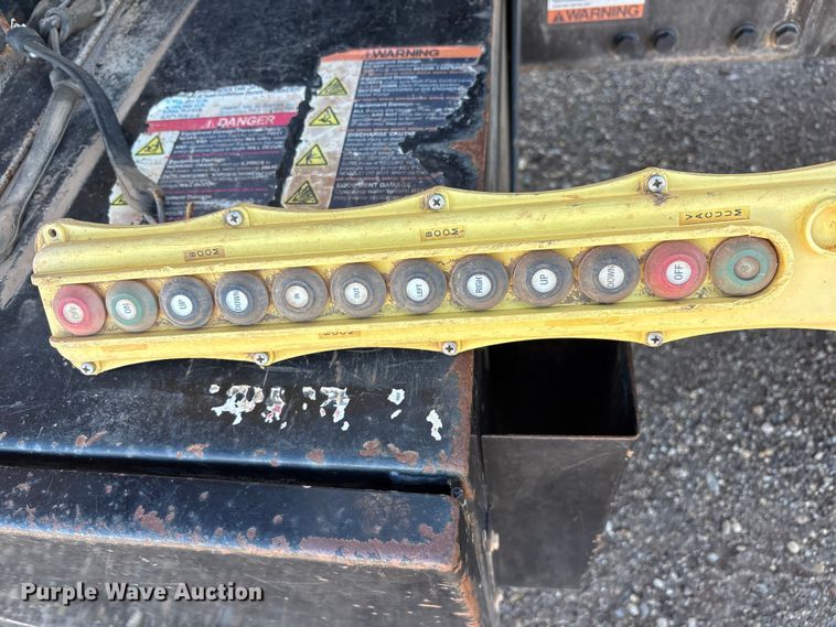 image for item EF6099 2003 Volvo VHD hydrovac truck