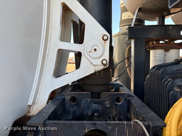 image for item EF6099 2003 Volvo VHD hydrovac truck