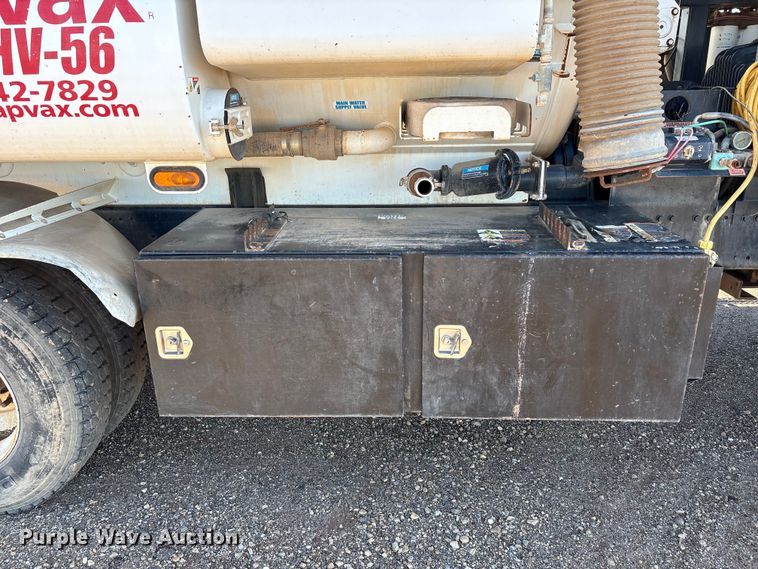 image for item EF6099 2003 Volvo VHD hydrovac truck