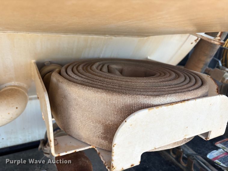 image for item EF6099 2003 Volvo VHD hydrovac truck