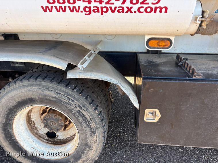 image for item EF6099 2003 Volvo VHD hydrovac truck