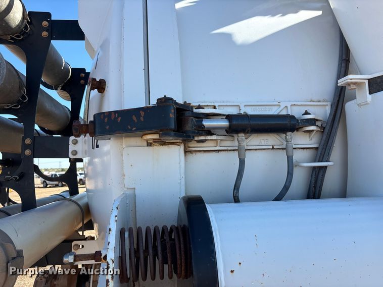 image for item EF6099 2003 Volvo VHD hydrovac truck