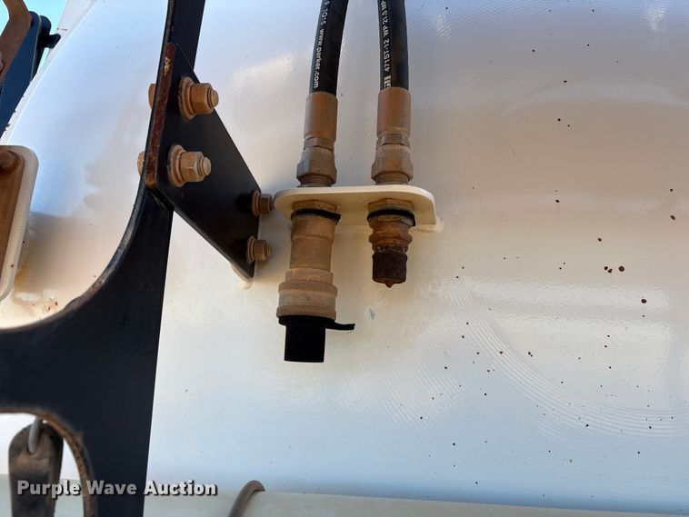 image for item EF6099 2003 Volvo VHD hydrovac truck