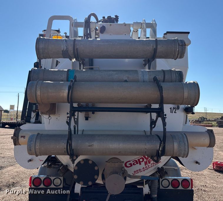 image for item EF6099 2003 Volvo VHD hydrovac truck