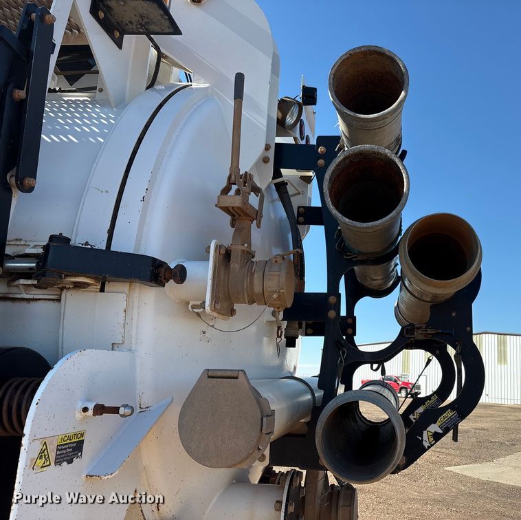 image for item EF6099 2003 Volvo VHD hydrovac truck