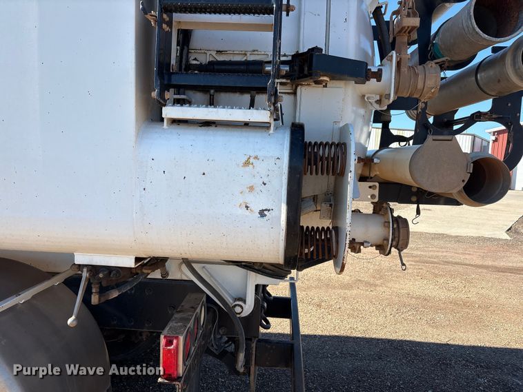 image for item EF6099 2003 Volvo VHD hydrovac truck