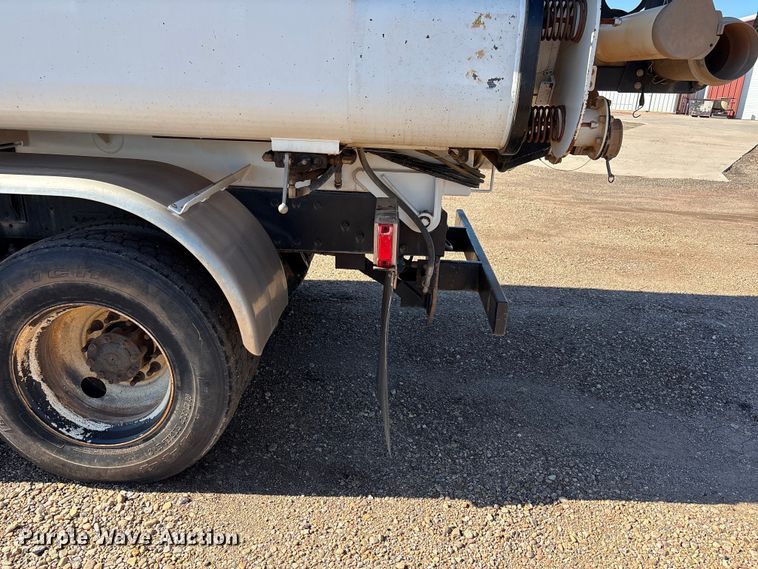 image for item EF6099 2003 Volvo VHD hydrovac truck