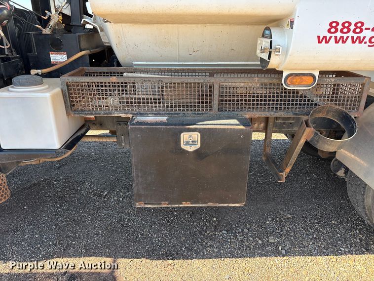 image for item EF6099 2003 Volvo VHD hydrovac truck