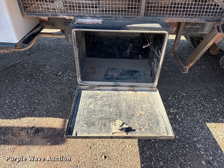 image for item EF6099 2003 Volvo VHD hydrovac truck