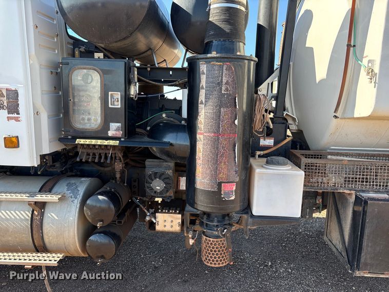 image for item EF6099 2003 Volvo VHD hydrovac truck