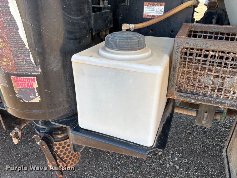 image for item EF6099 2003 Volvo VHD hydrovac truck