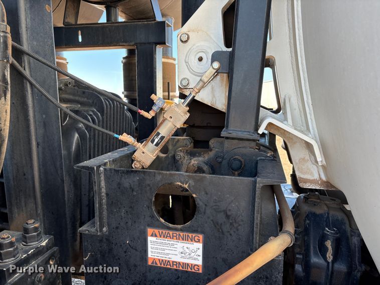 image for item EF6099 2003 Volvo VHD hydrovac truck