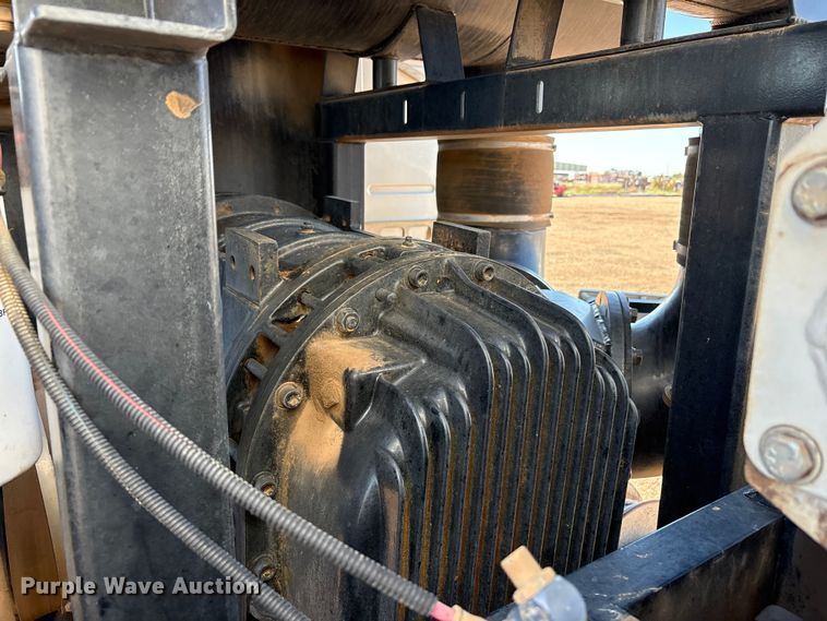 image for item EF6099 2003 Volvo VHD hydrovac truck