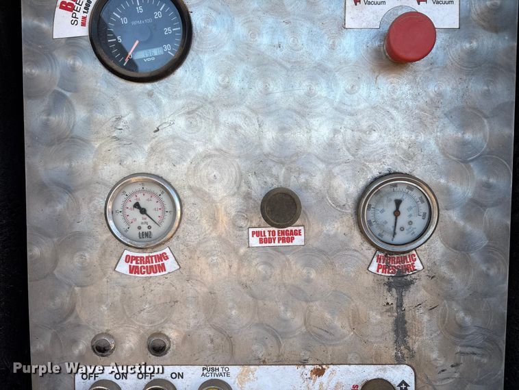 image for item EF6099 2003 Volvo VHD hydrovac truck