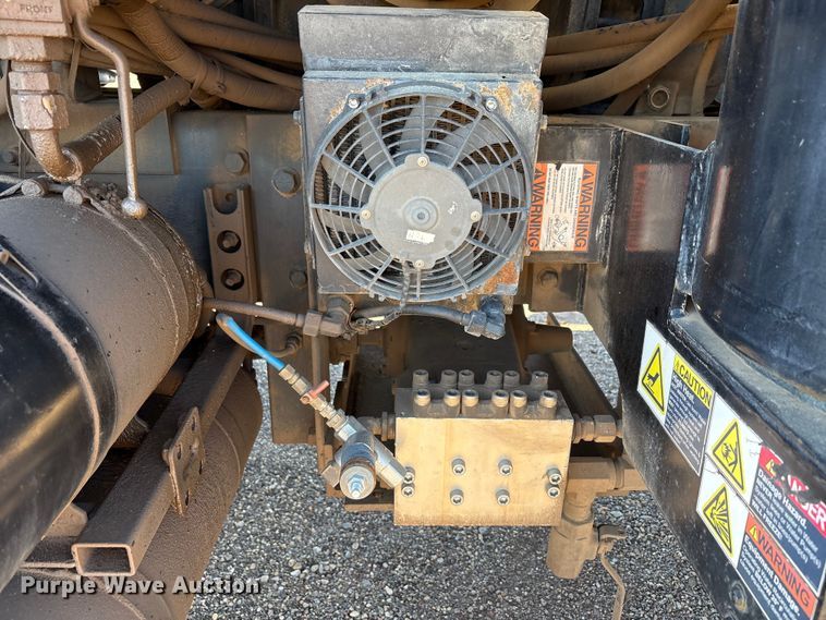 image for item EF6099 2003 Volvo VHD hydrovac truck