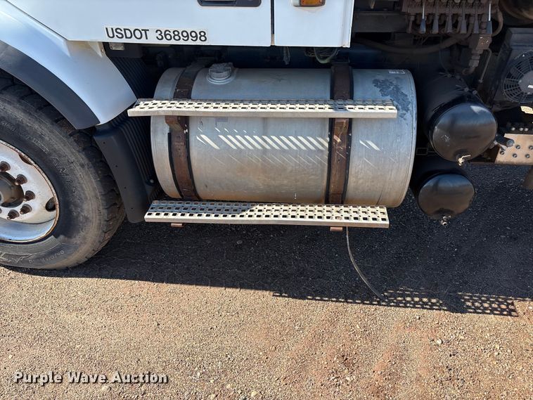 image for item EF6099 2003 Volvo VHD hydrovac truck