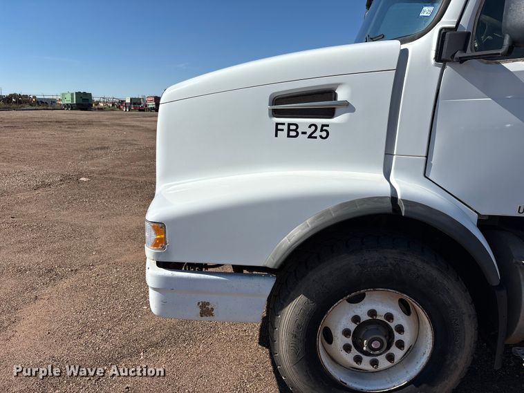 image for item EF6099 2003 Volvo VHD hydrovac truck