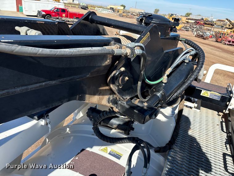 image for item EF6099 2003 Volvo VHD hydrovac truck