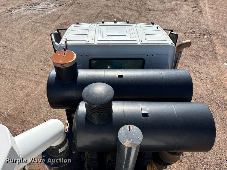 image for item EF6099 2003 Volvo VHD hydrovac truck