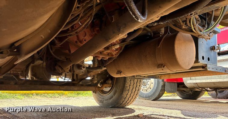 image for item EF6099 2003 Volvo VHD hydrovac truck