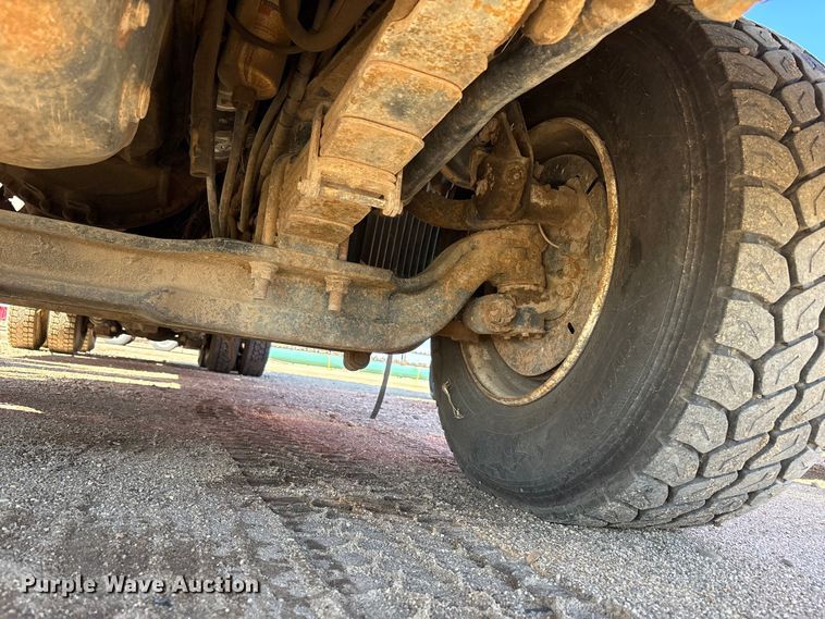 image for item EF6099 2003 Volvo VHD hydrovac truck