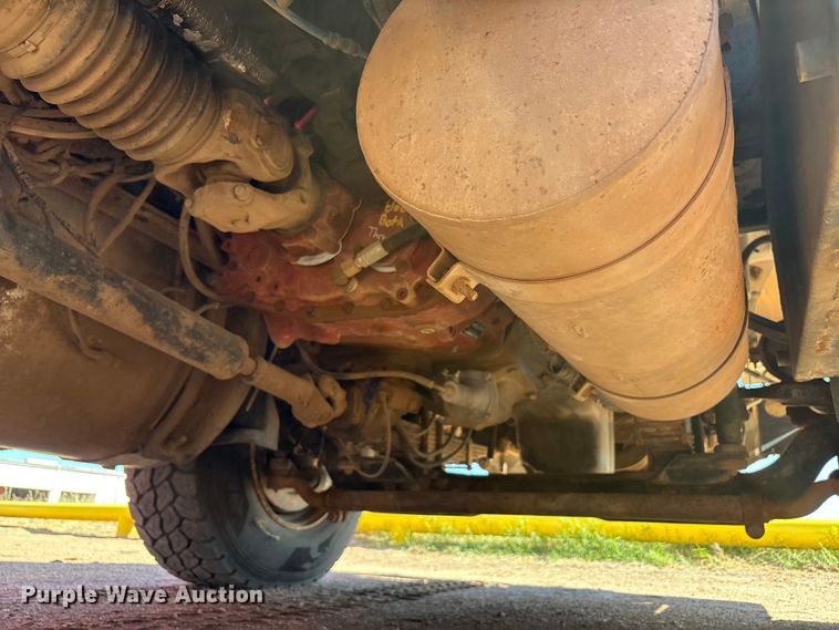 image for item EF6099 2003 Volvo VHD hydrovac truck