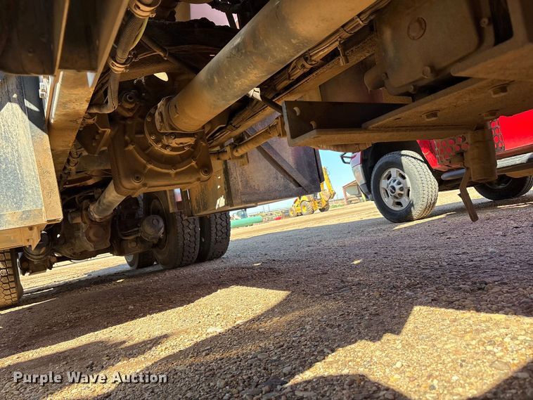 image for item EF6099 2003 Volvo VHD hydrovac truck