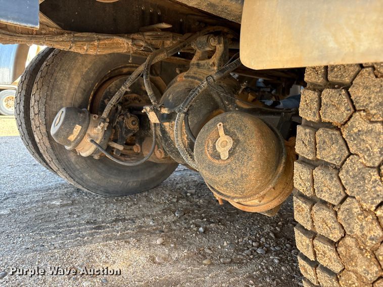 image for item EF6099 2003 Volvo VHD hydrovac truck