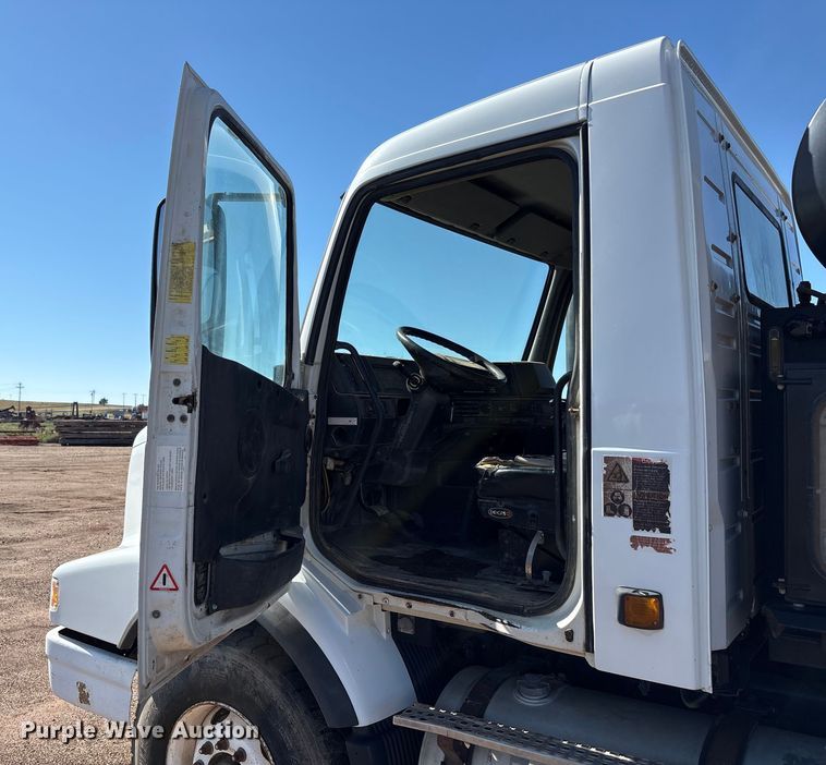 image for item EF6099 2003 Volvo VHD hydrovac truck